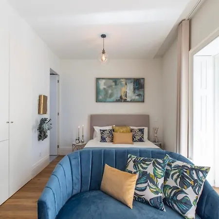 Charmhouse Garden Downtown Apartment *